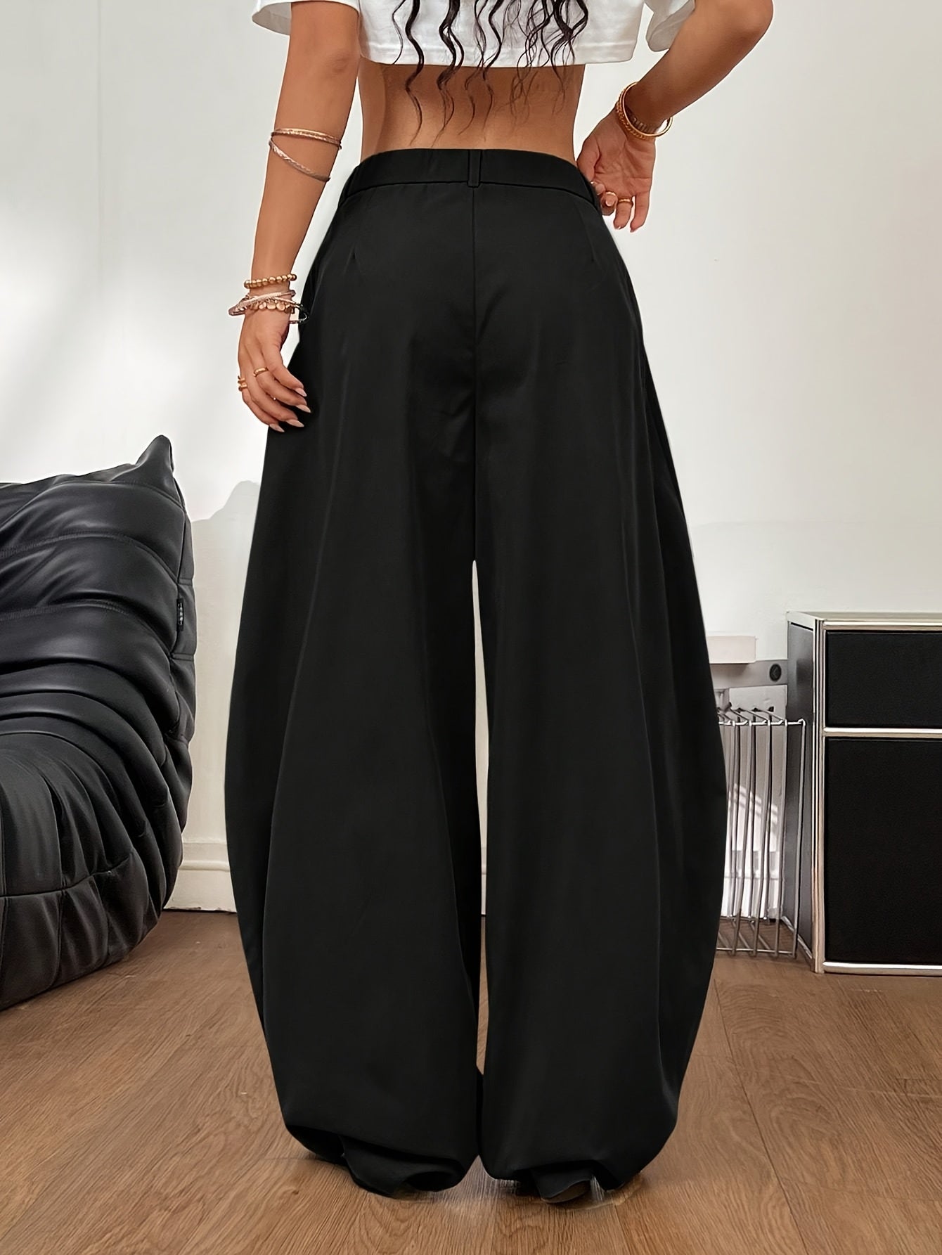 Ladies' Casual Elegant Loose Pants - Vintage Wide-Leg Cargo Pants with Pleated Design, Suitable for Everyday Dating in a Retro Hippie Street Style for All Seasons, Featuring Button And Zipper Details (Does Not Include Decorat