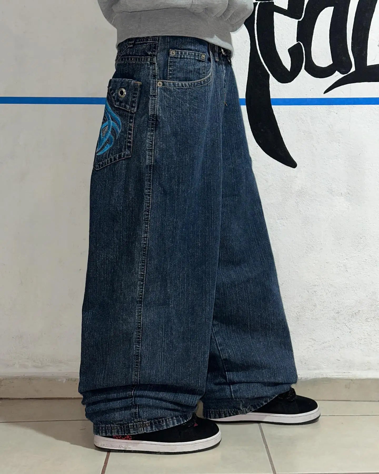Gothic Retro Pocket Embroidered Jeans Y2K Clothing Harajuku Men and Women Vintage Blue Baggy Jeans Low Waist Wide Leg Pants