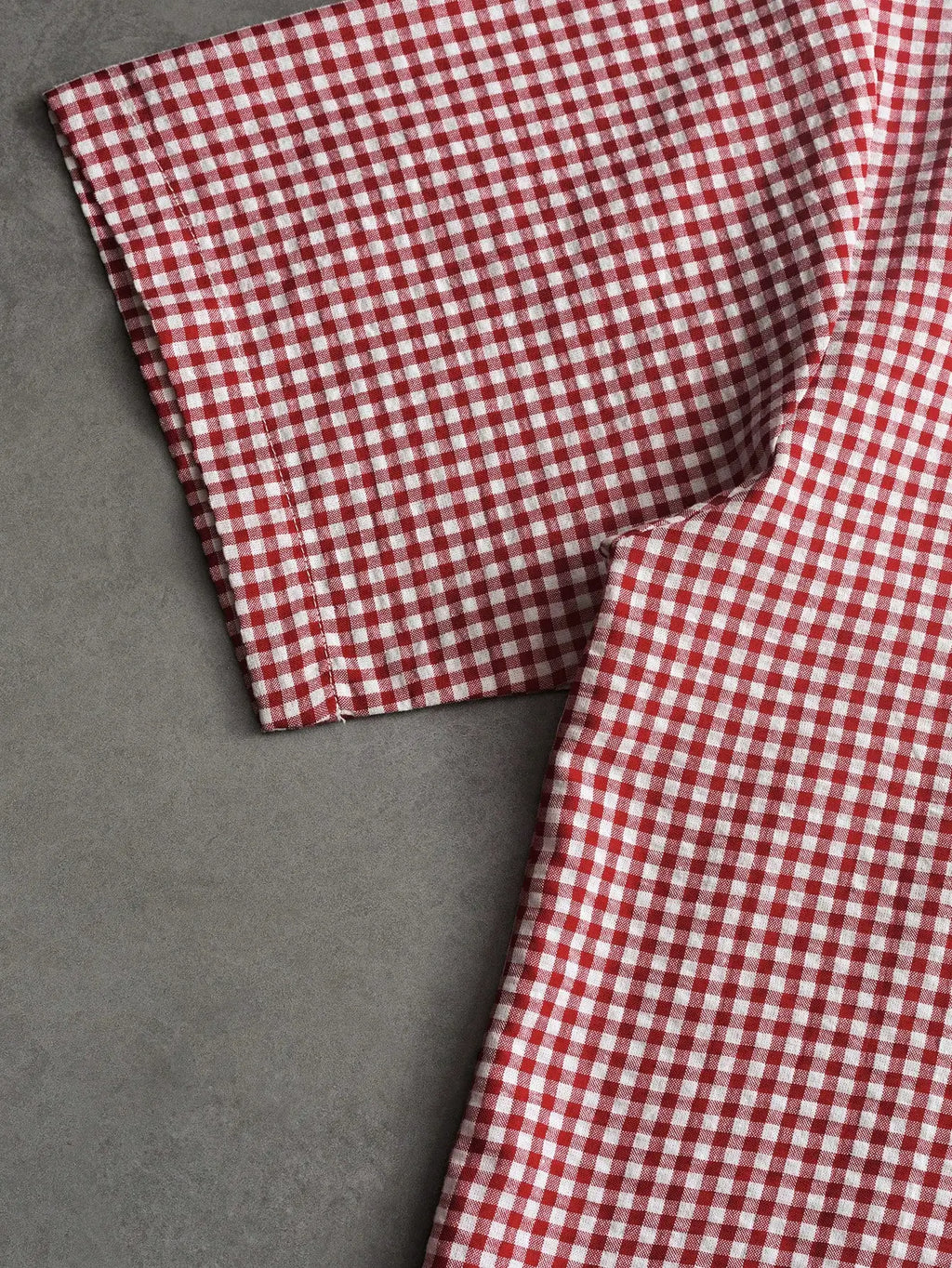 Men's Y2K-style Fun, Casual, Slim-Fit, Retro Plaid Cropped Shirt—Perfect for Back-to-School or Matching Couple Outfits.