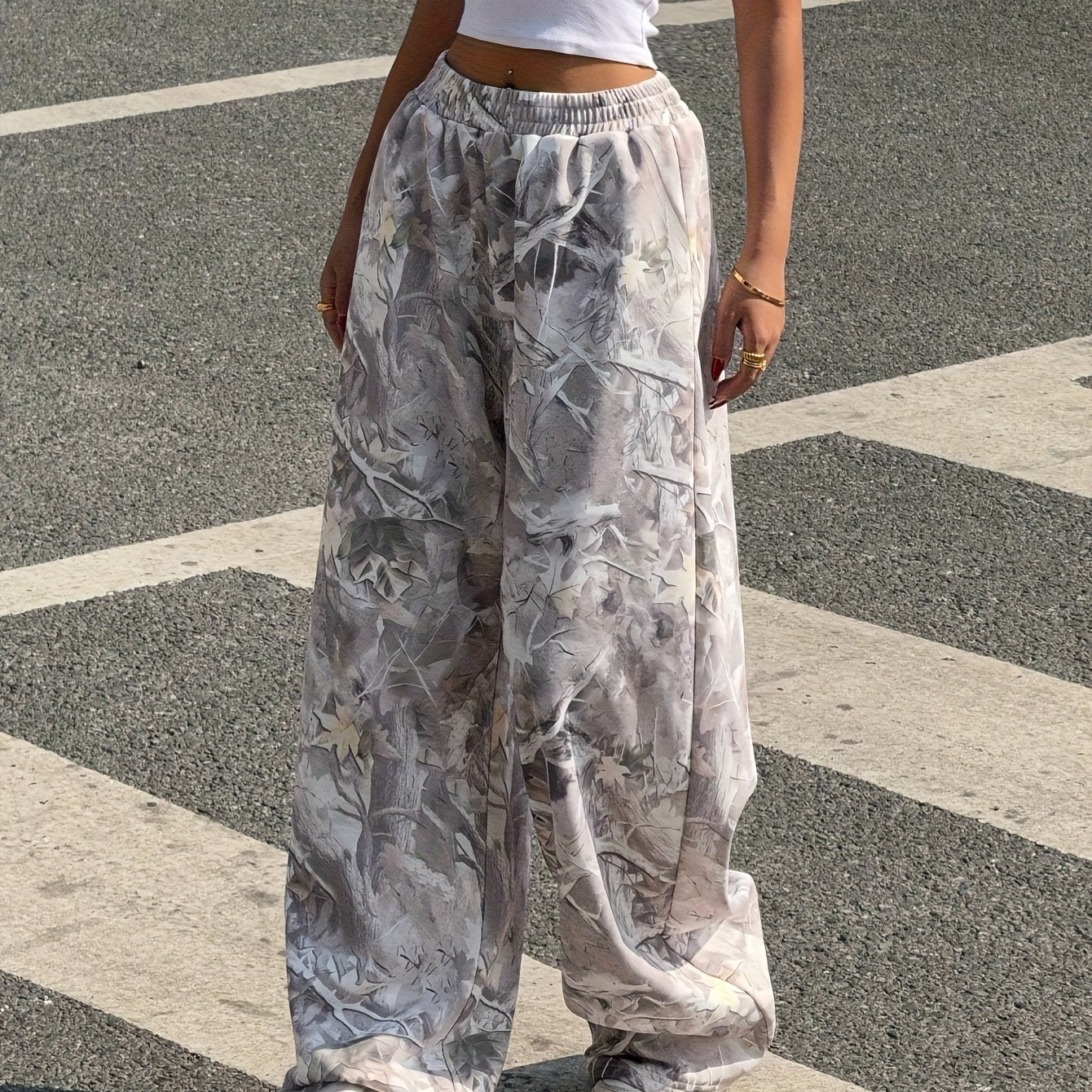 Women'S Athletic Pants with a Leaf Pattern, Featuring Pockets, Suitable for Sports And Casual Wear in Autumn And Winter